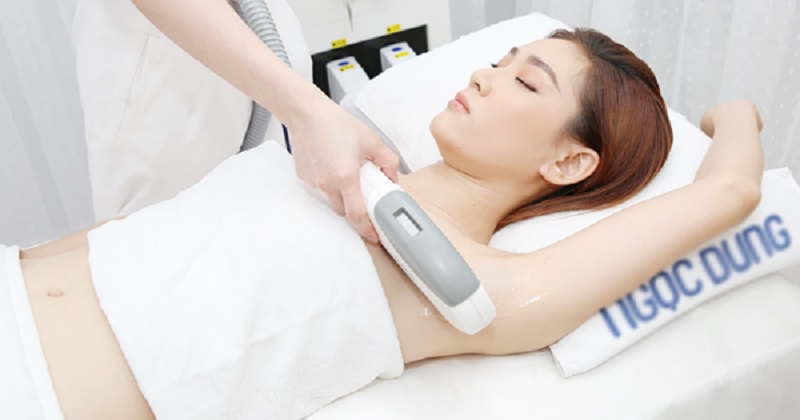 Khách hàng lựa chọn triệt lông tại Thẩm mỹ viện Ngọc Dung