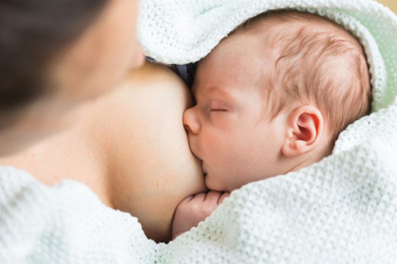 Top 20+ Cách Làm Hồng Nhũ Hoa Bằng Vaseline Bật mí về vấn đề làm hồng nhũ hoa bằng vaseline 34 Khi trẻ nhỏ bú, cắn,..nhũ hoa có thể tác động nhiều làm nhũ hoa thâm sạm