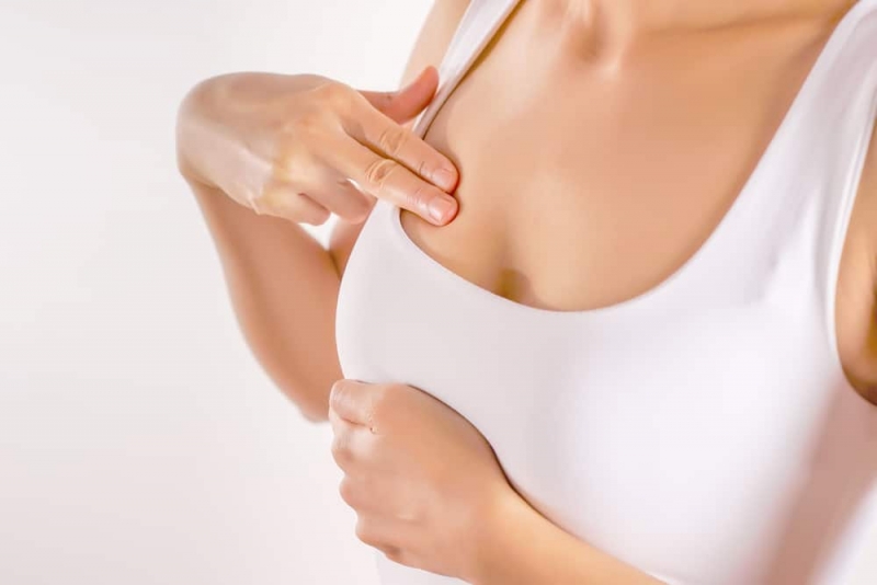 Nên tẩy tế bào chết thường xuyên vùng nhũ hoa