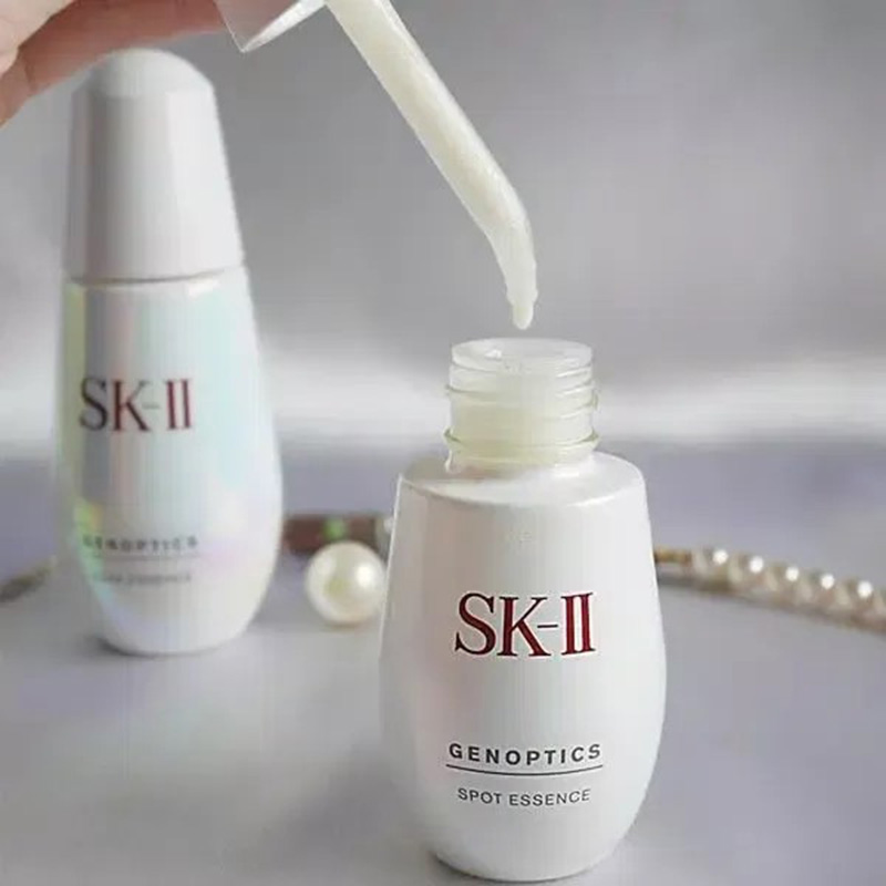 SK II GenOptics Spot Essence giúp tình trạng nám da bị đánh bay