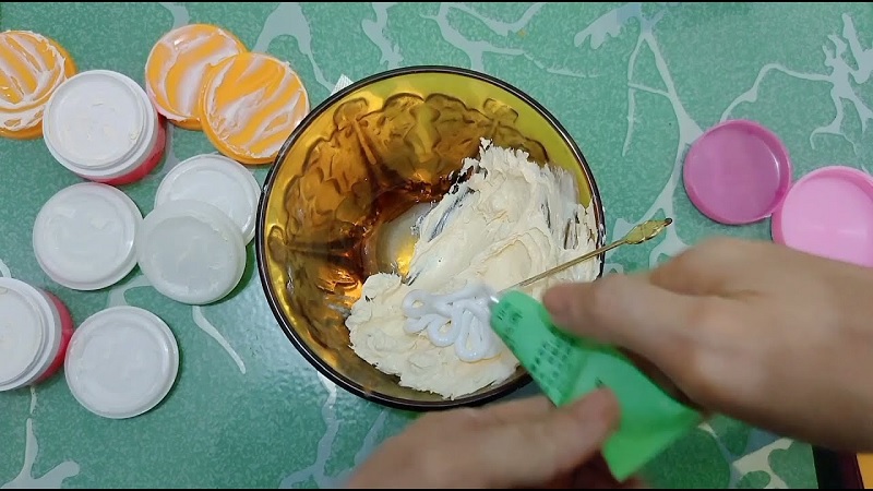 Kem trộn có thành phần khô rõ ràng, phương pháp điều chế thô sơ