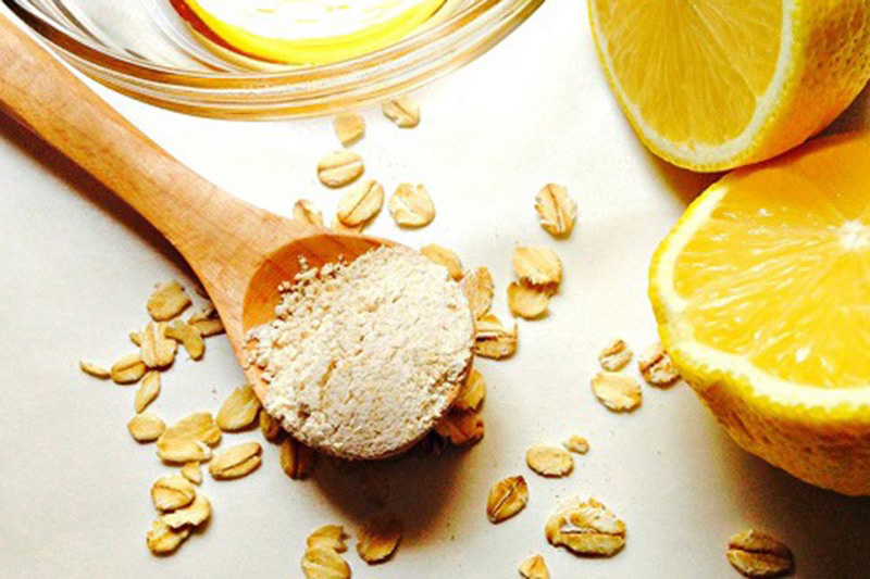 Chanh tươi và bột yến mạch loại bỏ thâm và làm hồng nhũ hoa