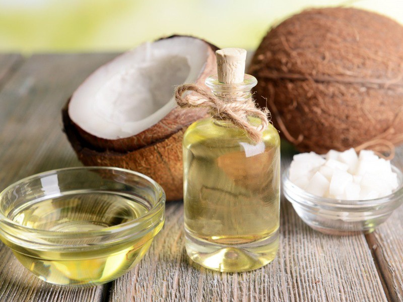 Sử dụng mặt nạ dầu dừa thường xuyên giúp hỗ trợ căng da trán hiệu quả