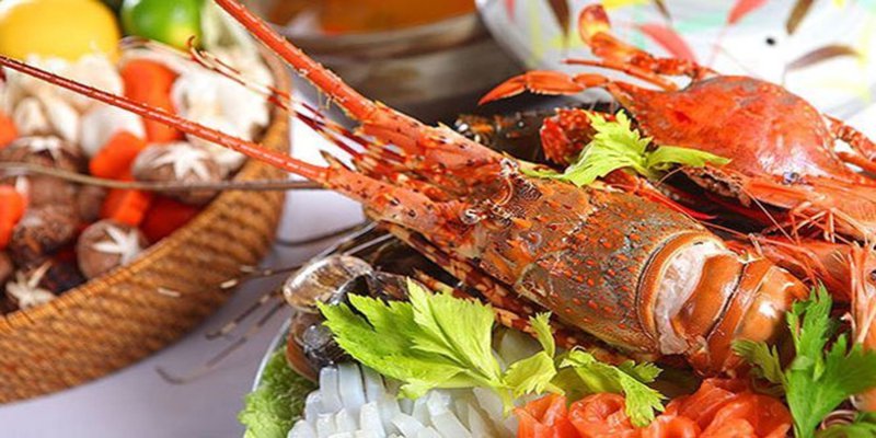Hải sản là thực phẩm dễ gây nên tình trạng sẹo thâm sau khi phẫu thuật mắt to, nhỏ