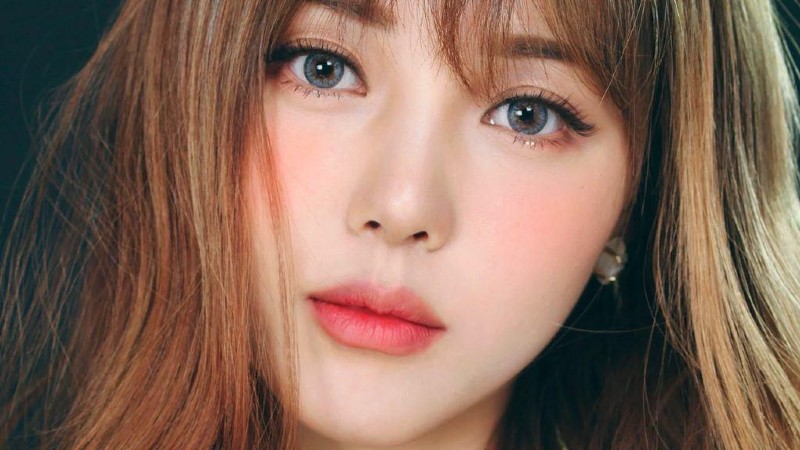 Trang điểm là mẹo giúp khắc phục mắt to mắt nhỏ khá hiệu quả