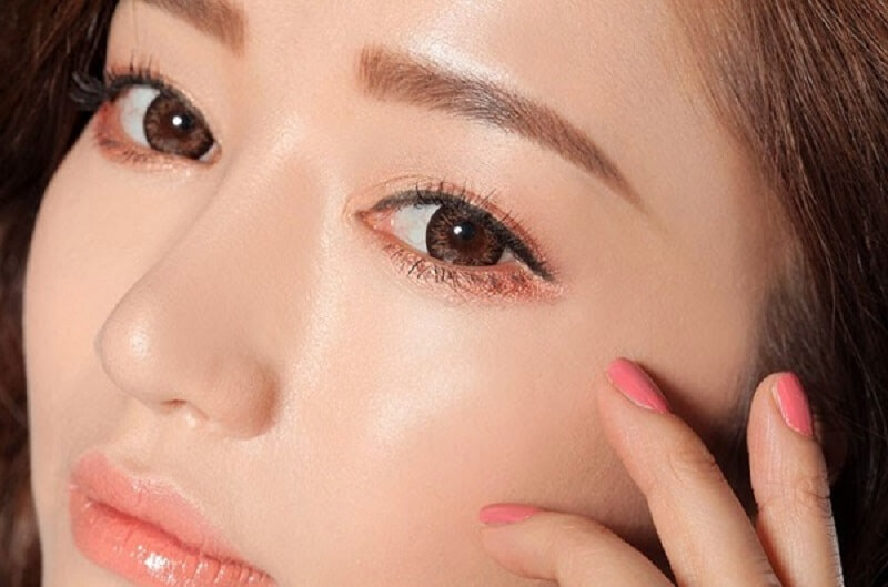 Màu nâu tây giúp cho mày sắc nét ấn tượng