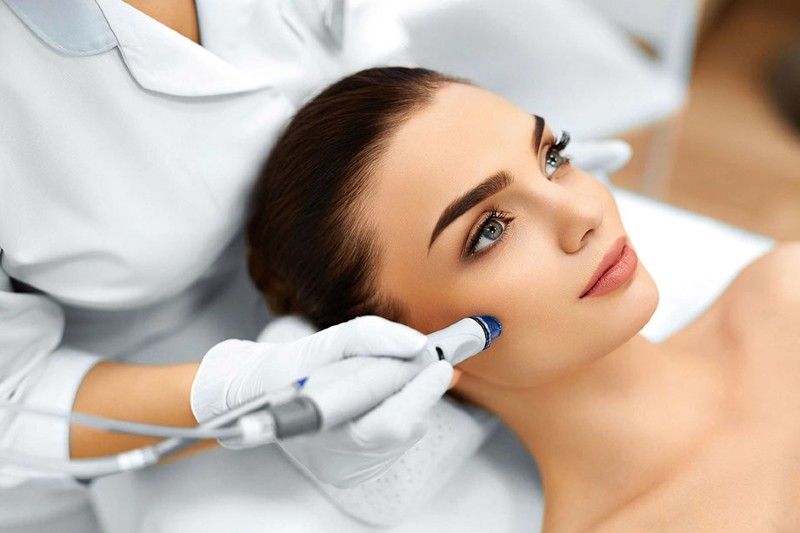 Máy hút mụn spa là sản phẩm đang rất thịnh hành hiện nay