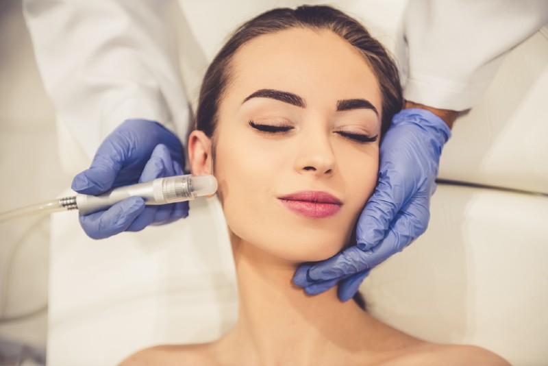 Bạn nên sử dụng máy trên da một cách nhẹ nhàng