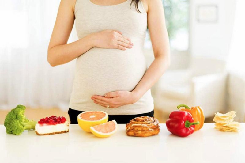 Luôn luôn chú ý cân bằng chế độ dinh dưỡng hiệu quả khi mang bầu để thai nhi được phát triển toàn diện