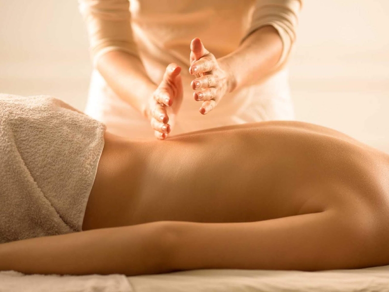 Khi học massage bấm huyệt, bạn sẽ được làm quen với 5 thao tác cơ bản