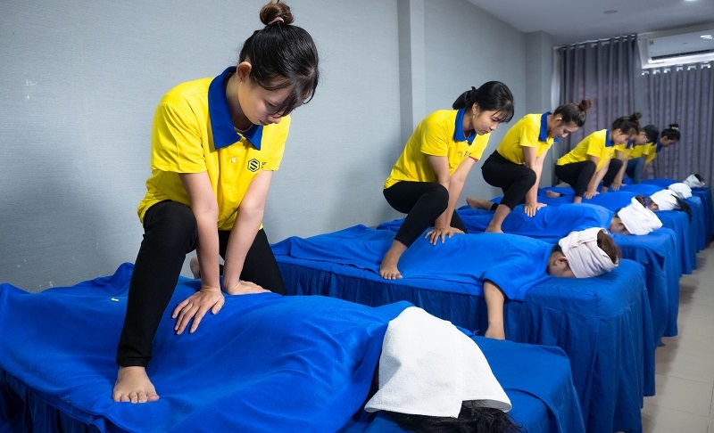 Vì thiếu chuyên viên massage body giỏi nên các lớp dạy nghề này ngày càng đông học viên tham gia