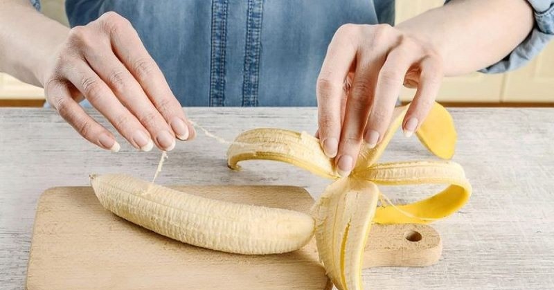 Sử dụng vỏ chuối là cách giúp trị thâm nhũ hoa