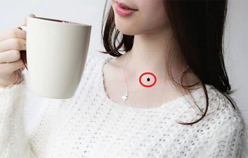 Nốt ruồi ở xương quai xanh ảnh hưởng nhiều đến tình duyên