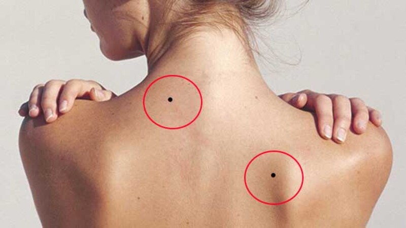Nốt ruồi sau lưng phụ nữ ảnh hưởng nhiều đến tình duyên