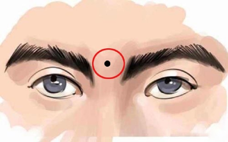 Nốt ruồi ở hai đường lông mày mang ý nghĩa tốt đẹp