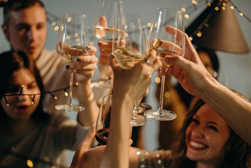 Tiệc tùng mùa tết khiến bạn thức khuya, mất ngủ