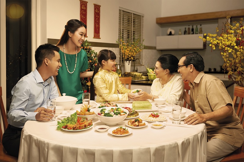 Nên thay thế rượu bia bằng nước lọc, nước trái cây