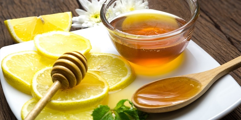 Chanh kết hợp cùng mật ong là nguyên liệu quý trong chăm sóc da dầu mụn