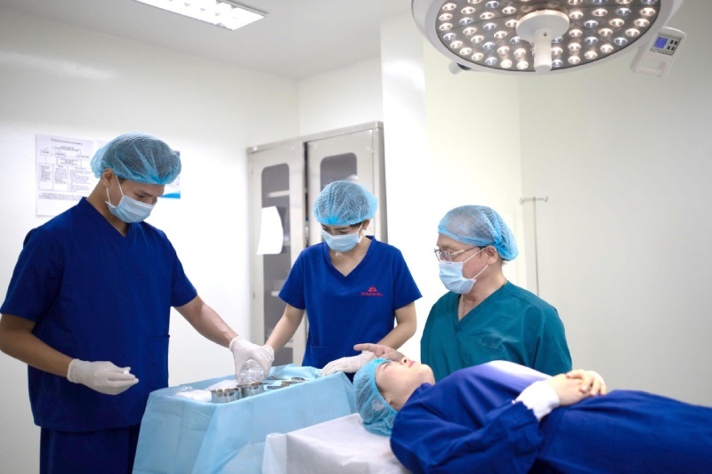 Nên tiêm Botox hạ gò má tại địa chỉ uy tín, có các bác sĩ giỏi thực hiện để tránh rủi ro
