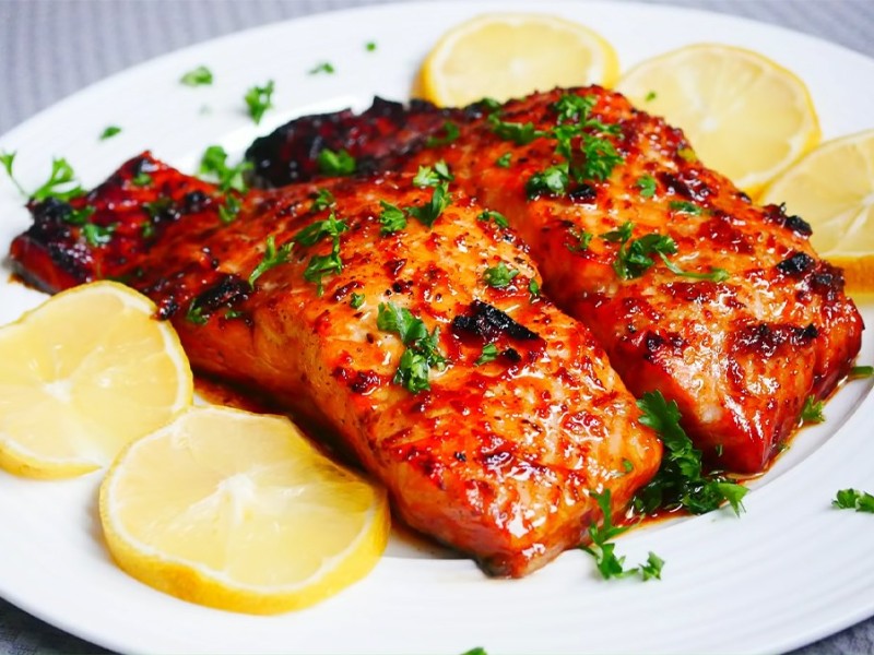 Trong cá hồi chứa nhiều omega-3, DHA, EPA, có khả năng tăng cường khả năng ghi nhớ của não bộ