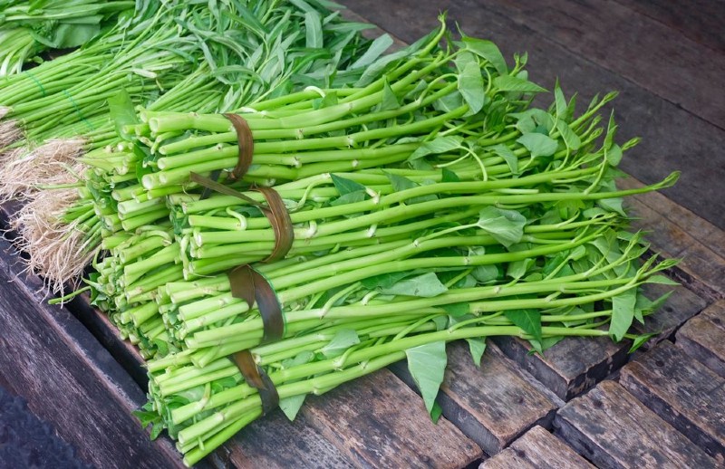 Rau muống có thể làm giảm tình trạng hồi phục của da khi bị thâm mụn