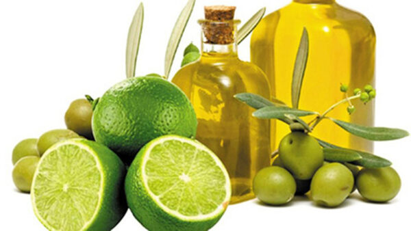 Tinh bột nghệ cùng dầu oliu