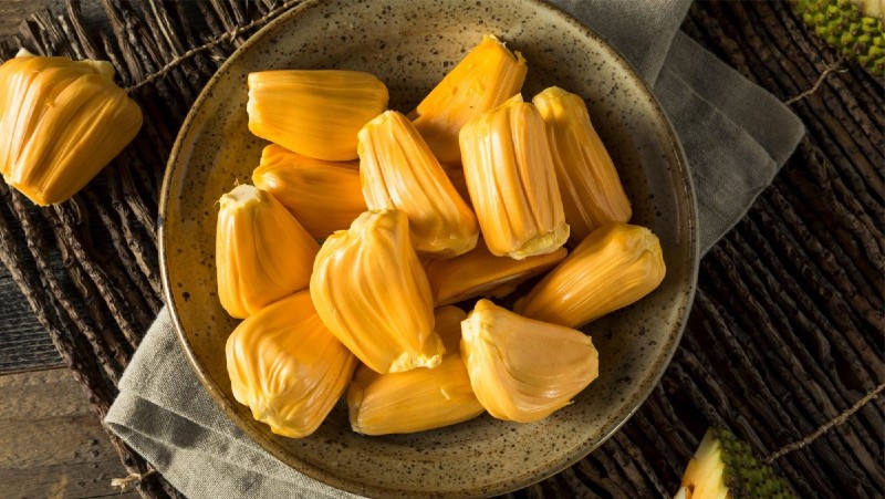 Việc ăn mít sấy vượt quá mức cho phép có thể khiến làn da tăng bã nhờn