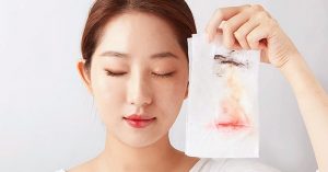 Sử dụng sữa rửa mặt là bước làm sạch da không thể thay thế bất kì bước nào khác