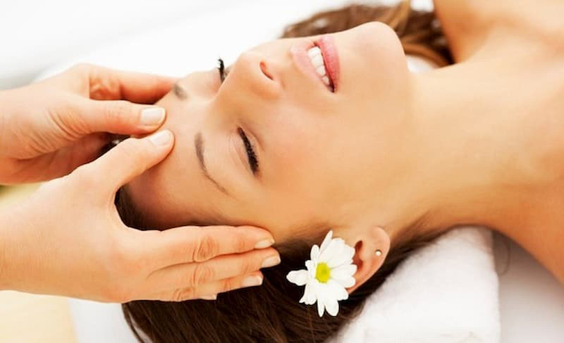 Da mặt trắng hồng và đều màu hơn với cơ sở Oanh Beauty Spa