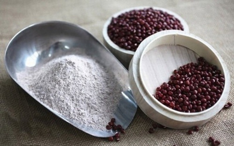 Chỉ nên tắm trắng bằng bột đậu đỏ ở trên bề mặt da với thời gian thích hợp