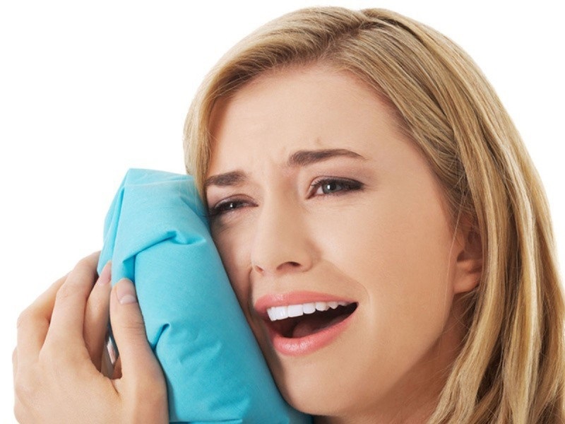 Chườm túi đá sau tiêm Botox sẽ giúp vết thương giảm sưng, nhanh hồi phục