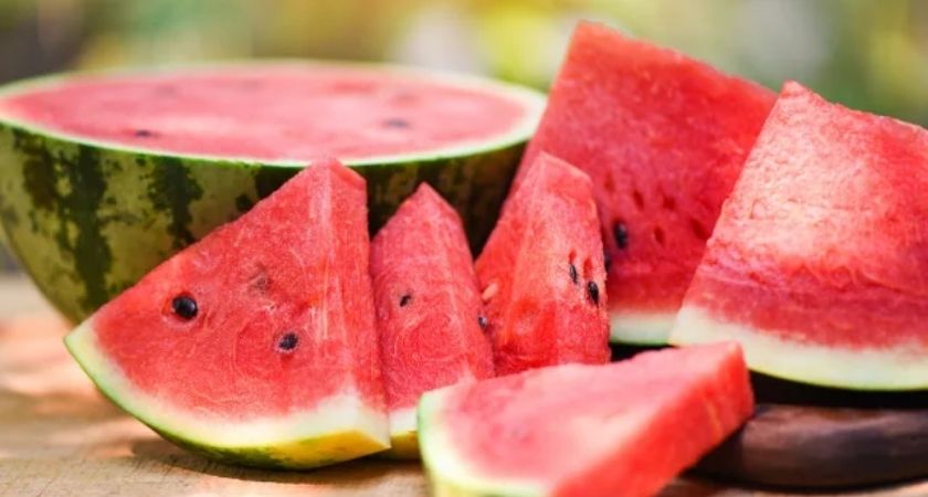 Dưa hấu giàu hàm lượng nước và vô vàn dưỡng chất giúp giảm cân an toàn