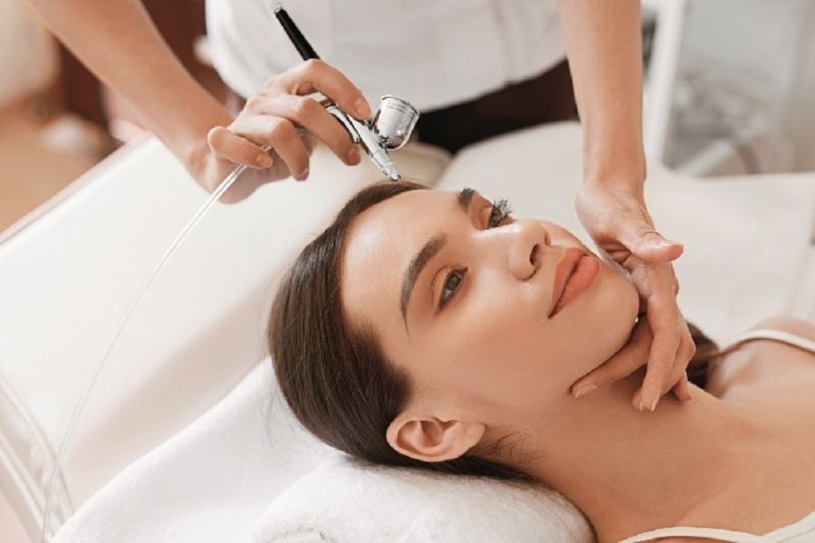 Oxy Jet là phương pháp đưa oxy tinh khiết và các dưỡng chất vào sâu bên trong da