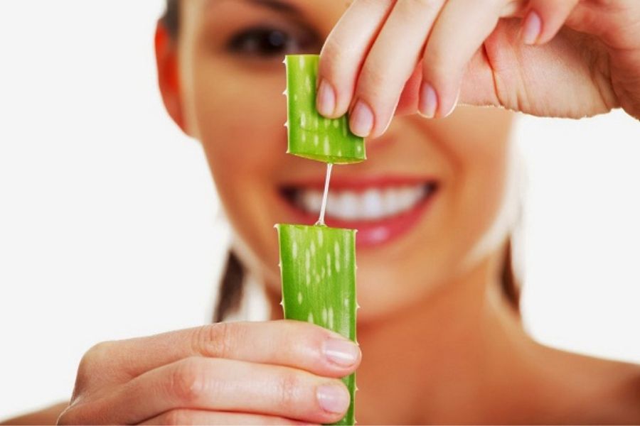 Đối với người mới đắp nha đam, bạn nên thử đắp trước 1 lớp mỏng lên da