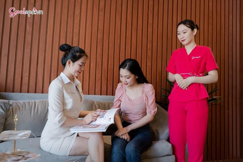 Các bác sĩ sẽ tiến hành kiểm tra tình trạng của da