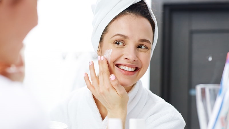 Bôi trực tiếp kem đánh răng lên da
