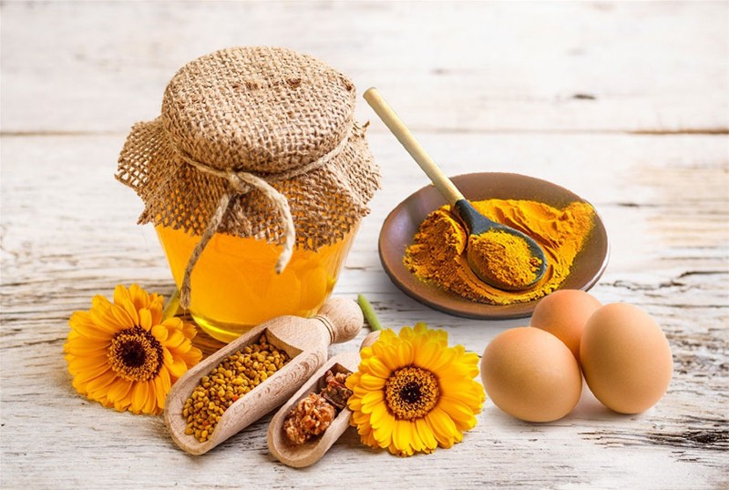 Nghệ tươi và trứng gà có khả năng làm mờ các vết nám