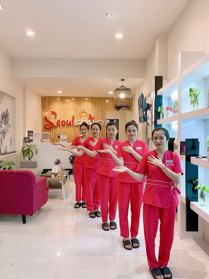 Seoul Spa luôn có đội ngũ nhân viên chuyên nghiệp phục vụ đón chào khách