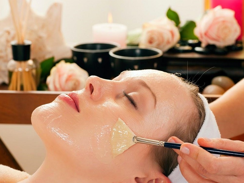 Có thể bôi mặt nạ ngủ tự làm tại nhà tuy nhiên phải chọn loại nguyên liệu sạch, đã loại bỏ tạp chất, đồng thời kiên trì thực hiện mới có dấu hiệu cải thiện