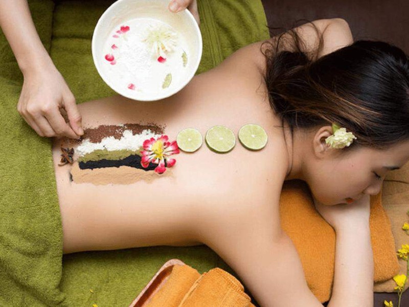 Tắm bùn khoáng và thảo mộc cũng là một phương pháp massage đem lại sự thư giãn về thể chất lẫn tinh thần hiệu quả nhất