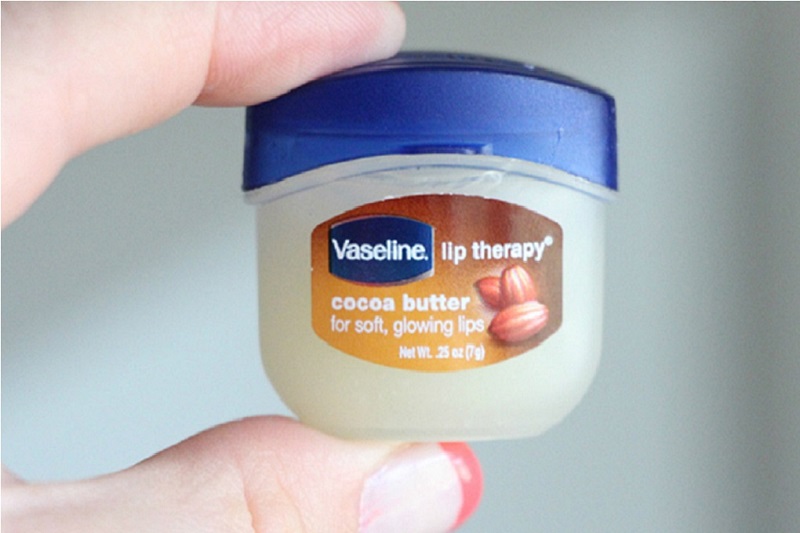 Vaseline là sản phẩm vô cùng nổi tiếng và có nhiều công dụng tốt cho da