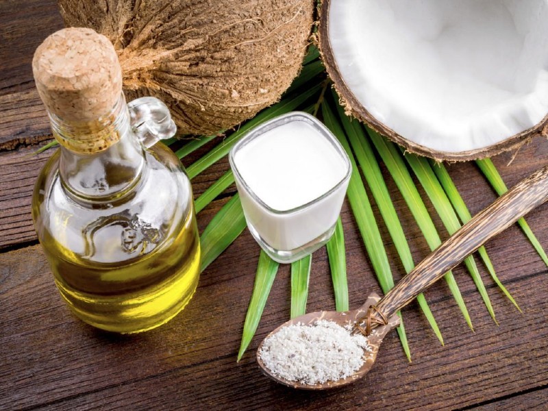 Mẹo trị thâm mắt chỉ với dầu dừa tại nhà