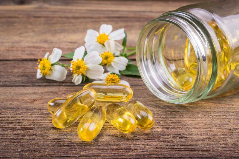 Mẹo trị thâm mắt bằng vitamin E