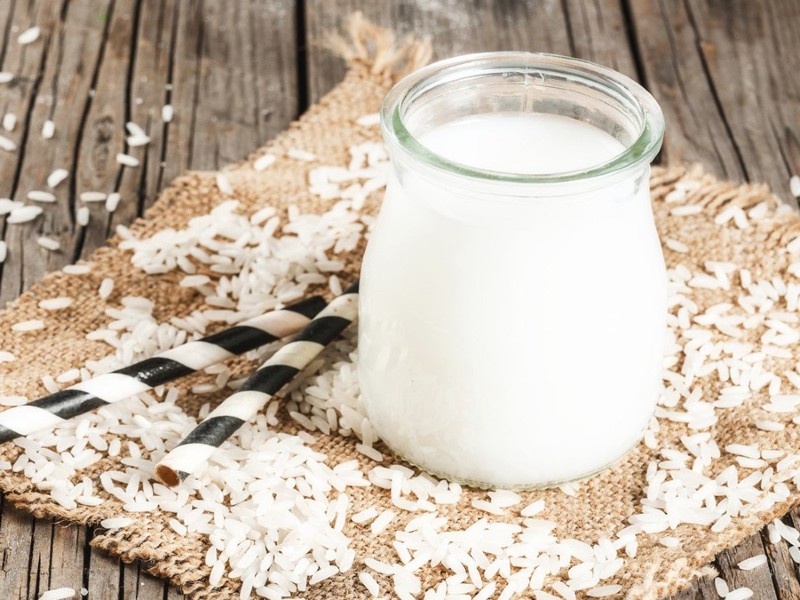 Cách làm căng da mặt tự nhiên bằng sữa tươi