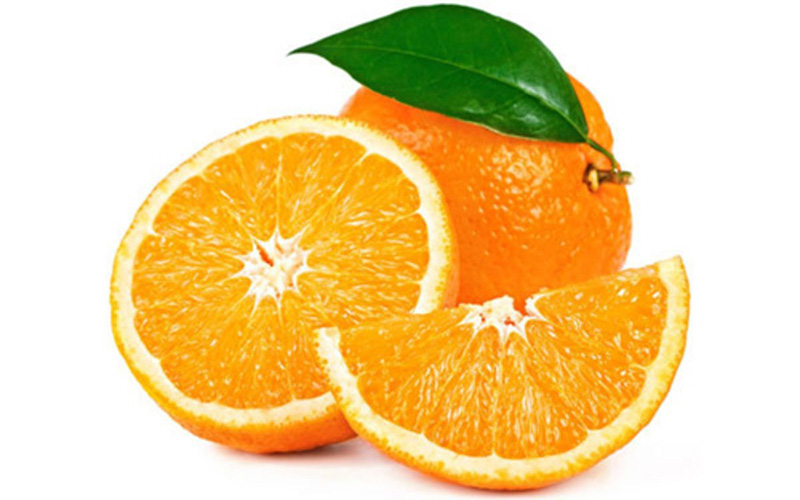 Cam tươi tác động lên môi giúp môi căng mọng