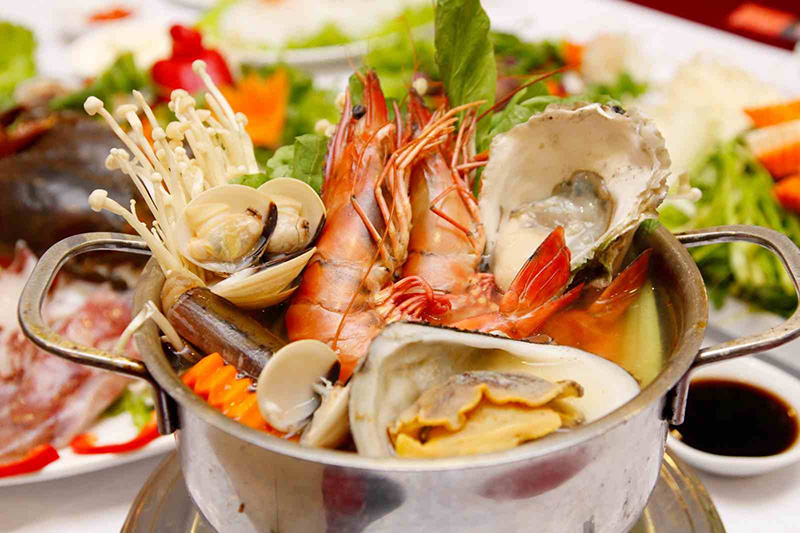 Kiêng không ăn hải sản trong thời gian chăm sóc và lên màu môi sau phun xăm
