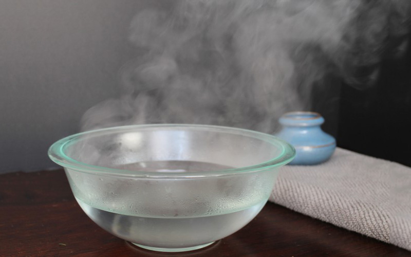 Nên cẩn thận với nước xông hơi vì chúng có nhiệt độ cao, nguy hiểm cho daNên cẩn thận với nước xông hơi vì chúng có nhiệt độ cao, nguy hiểm cho da