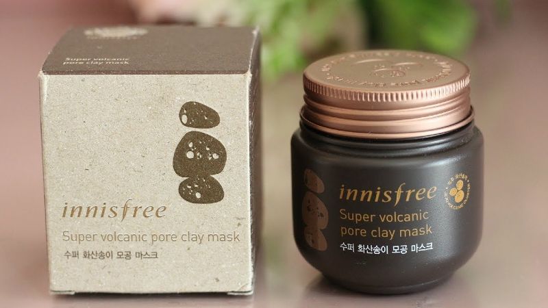Làm đẹp da cùng mặt nạ đất sét Innisfree sau khi đã xông hơi