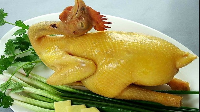 Thịt gà có chứa thành phần khiến cho vết thương lâu lành hơn, lại dễ để lại sẹo lồi, gây ngứa