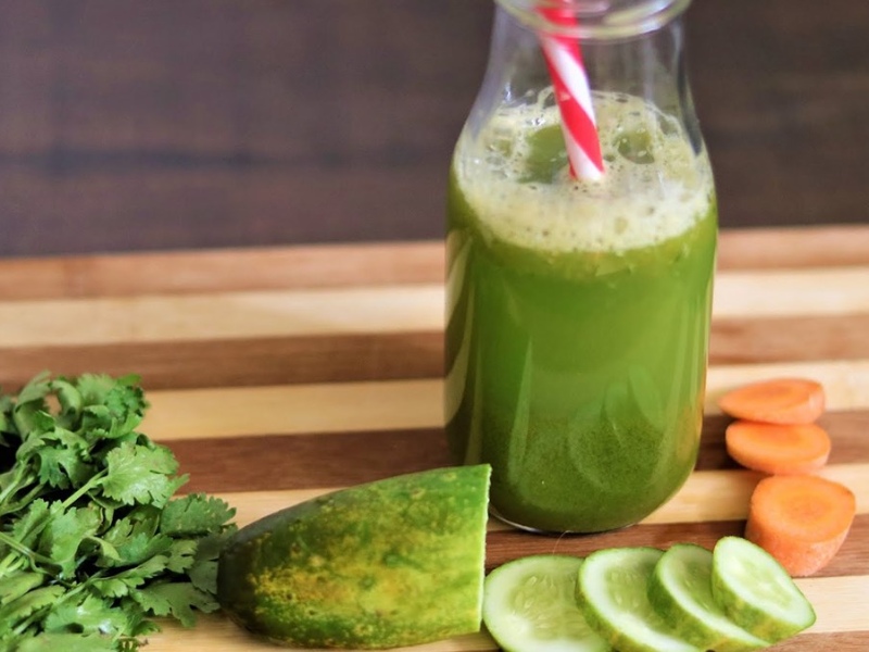 Giúp đôi môi đỏ nhanh với nước ép dưa chuột chỉ sau 1 đêm